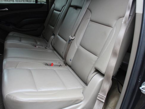 Used 2015 Chevrolet Suburban LT image 13