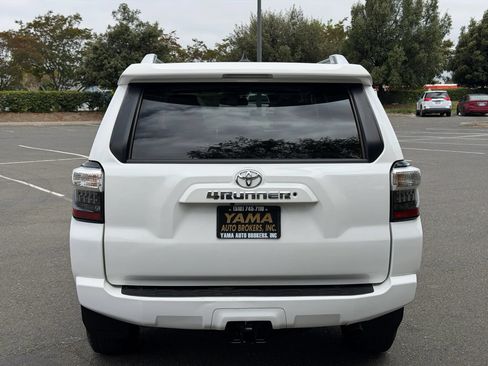 Used 2015 Toyota 4Runner SR5 Premium RWD image 4
