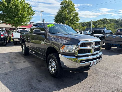 Used 2018 RAM 2500 Tradesman w/ Chrome Appearance Group AWD/4WD image 4