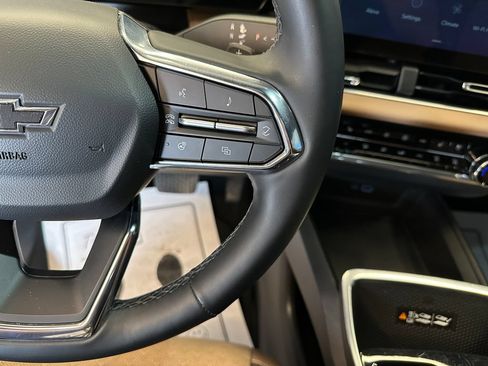 Used 2025 Chevrolet Equinox ACTIV w/ Safety and Technology Package AWD/4WD image 12