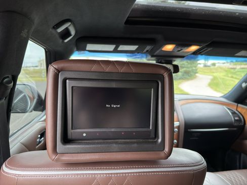 Used 2017 INFINITI QX80 Limited w/ All Season Package image 16