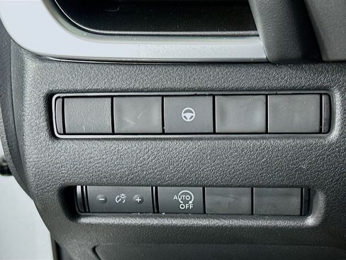 Used 2023 Nissan Rogue SV FWD image 16