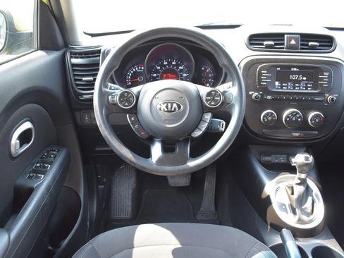 Used 2018 Kia Soul FWD image 13