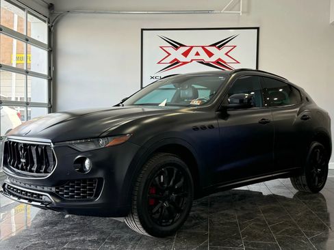 Used 2017 Maserati Levante w/ Luxury Package image 3