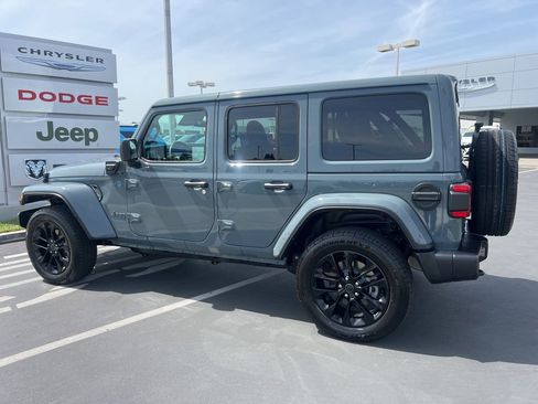 Used 2025 Jeep Wrangler Unlimited Sahara w/ Safety Group AWD/4WD image 24