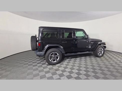 Used 2019 Jeep Wrangler Unlimited Sahara AWD/4WD image 38