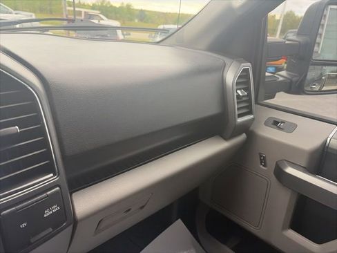 Used 2019 Ford F150 XLT w/ Equipment Group 302A Luxury AWD/4WD image 23