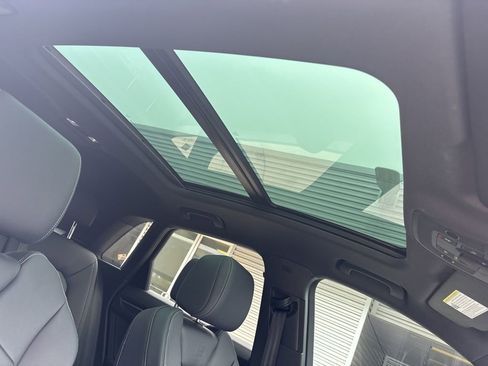 Used 2025 Audi Q3 2.0T Premium w/ Convenience Package image 18