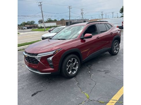 Used 2025 Chevrolet Trax LT FWD image 6