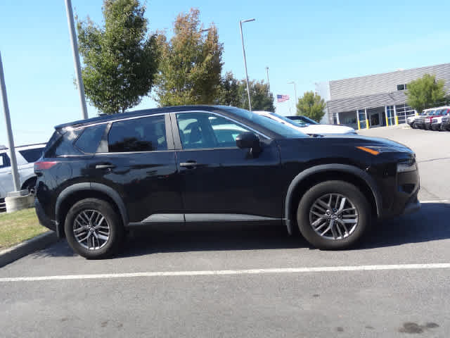 Used 2023 Nissan Rogue S AWD/4WD image 3