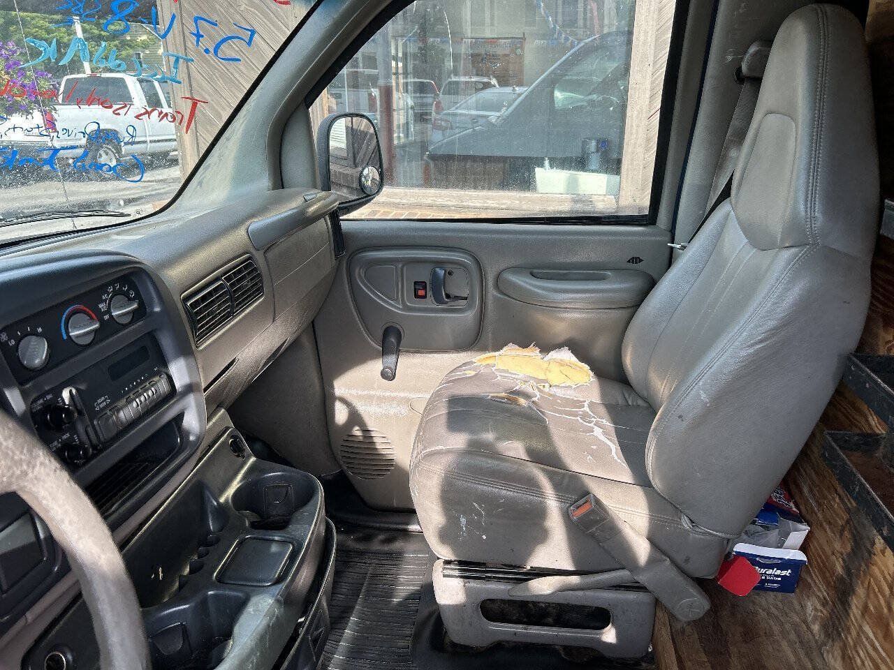 Used 2000 Chevrolet Express 3500 RWD image 13
