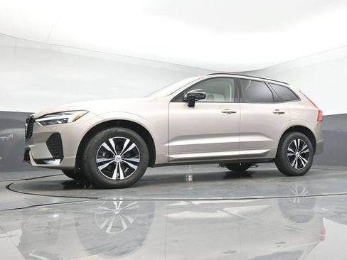 Used 2024 Volvo XC60 B5 Core w/ Protection Package Premier AWD/4WD image 13