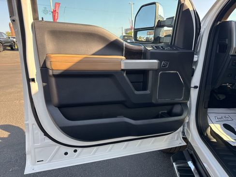 Used 2022 Ford F250 Lariat w/ Lariat Ultimate Package AWD/4WD image 12