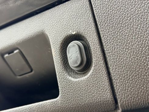 Used 2016 Chevrolet Suburban LT image 30