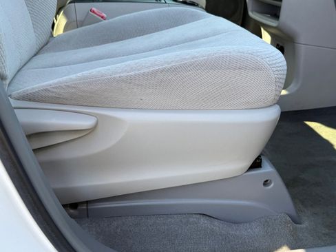 Used 2014 Toyota Sienna LE image 12