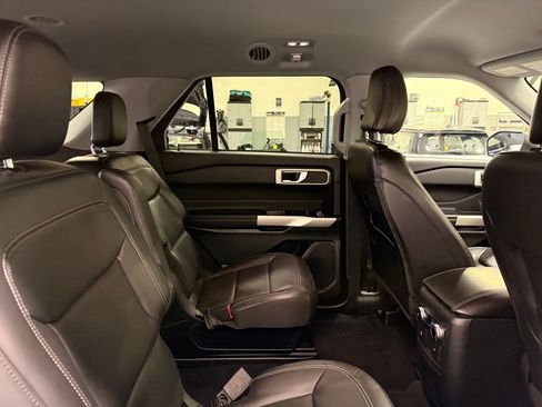 Used 2023 Ford Explorer XLT w/ Equipment Group 202A AWD/4WD image 27
