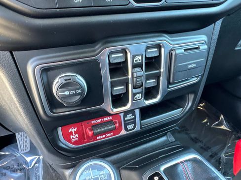 Used 2023 Jeep Gladiator Rubicon w/ LED Lighting Group image 27