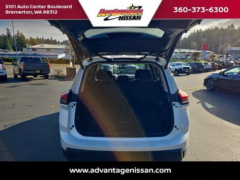 Used 2024 Nissan Rogue SV image 24