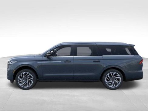 New 2026 Lincoln Navigator L Reserve AWD/4WD image 3
