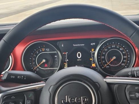 Used 2023 Jeep Gladiator Rubicon w/ Cold Weather Group image 10