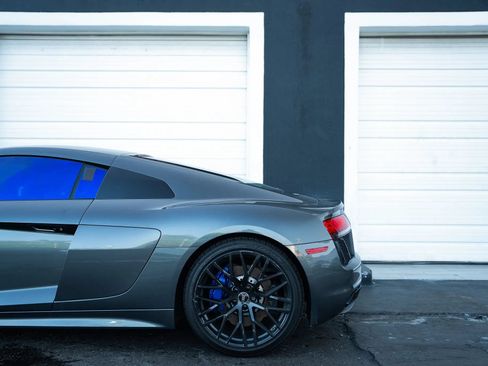 Used 2018 Audi R8 V10 w/ Premium Package RWD image 12