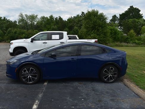 Used 2024 Toyota Prius XLE AWD/4WD image 6