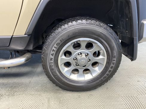 Used 2013 Toyota FJ Cruiser 4WD image 29