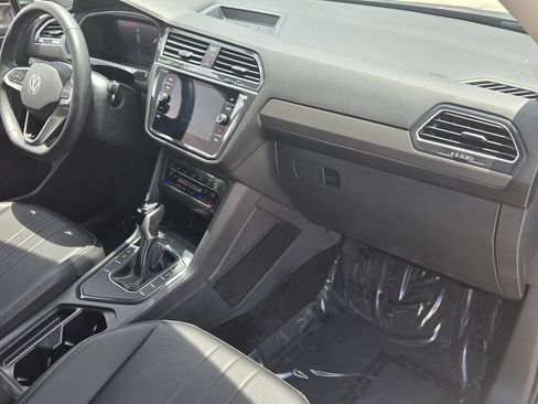 Certified 2023 Volkswagen Tiguan SE FWD image 18