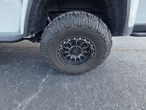 Used 2020 Jeep Gladiator Rubicon w/ Dual Top Group AWD/4WD image 10
