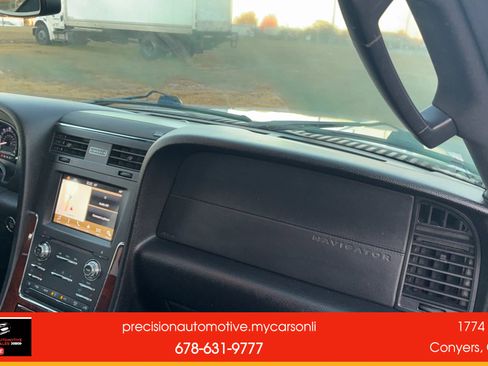 Used 2016 Lincoln Navigator L Select image 9