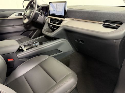 New 2026 Ford Explorer Active RWD image 9