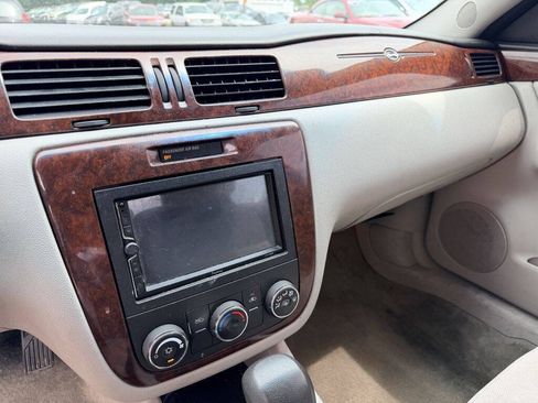 Used 2011 Chevrolet Impala LS FWD image 10