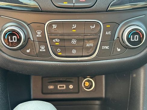 Used 2024 Chevrolet Equinox RS w/ RS Leather Package AWD/4WD image 34