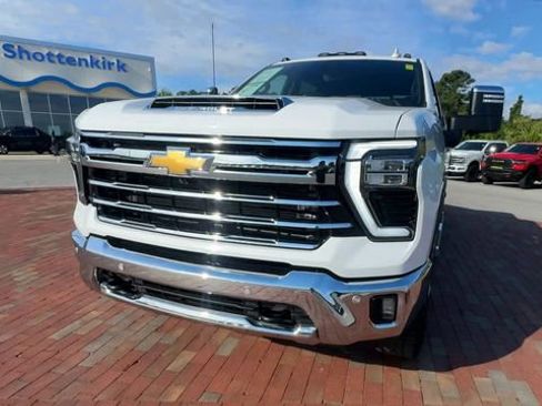 Used 2025 Chevrolet Silverado 2500 LTZ w/ LTZ Premium Package AWD/4WD image 6