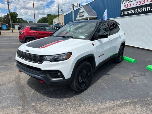 Used 2024 Jeep Compass Trailhawk AWD/4WD image 3
