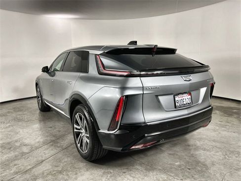 Used 2025 Cadillac Lyriq Luxury image 6