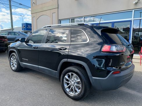 Used 2019 Jeep Cherokee Latitude Plus w/ Comfort/Convenience Group AWD/4WD image 5