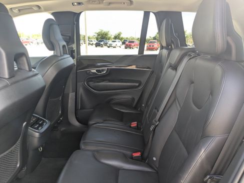 Used 2017 Volvo XC90 T6 Momentum w/ Vision Package image 18