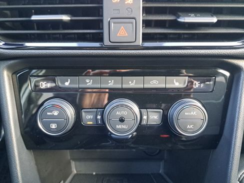 Used 2024 Volkswagen Taos SE image 23