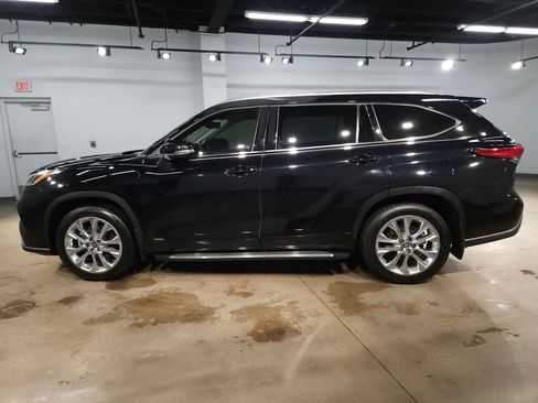Used 2023 Toyota Highlander Limited AWD/4WD image 4
