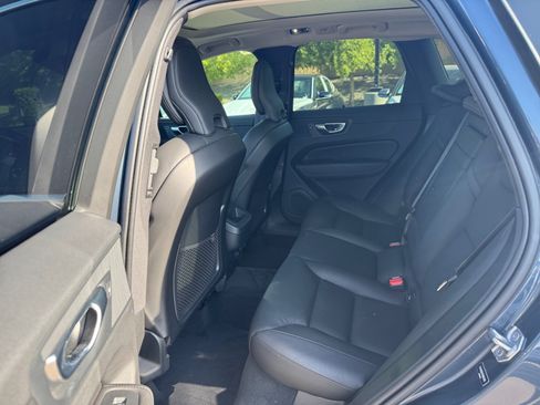 Used 2021 Volvo XC60 T5 Momentum w/ Advanced Package AWD/4WD image 17