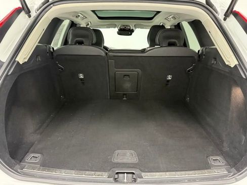 Used 2021 Volvo XC60 T6 Momentum image 27