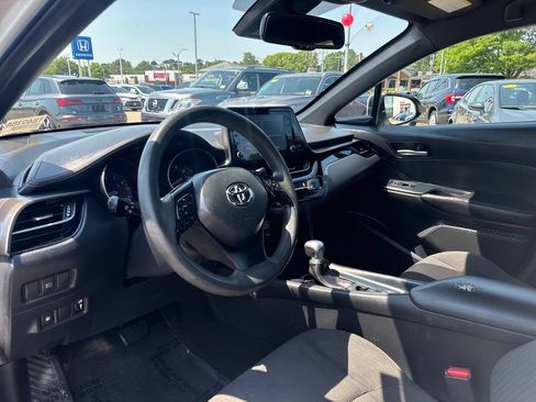 Used 2019 Toyota C-HR LE FWD image 14
