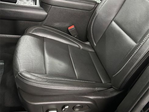 Used 2022 GMC Yukon XL Denali image 13