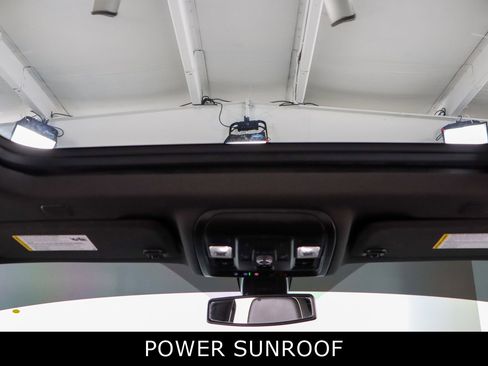 Used 2022 GMC Yukon SLT w/ SLT Premium Package image 23