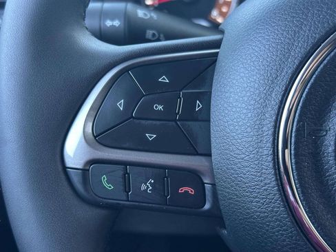 Used 2022 Jeep Renegade Latitude AWD/4WD image 23