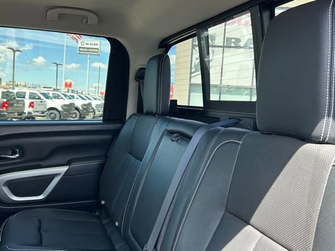 Used 2018 Nissan Titan PRO-4X w/ Pro-4x Convenience Package image 18