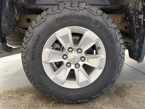 Used 2023 Chevrolet Silverado 1500 LT AWD/4WD image 10