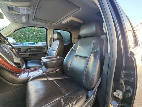 Used 2014 Cadillac Escalade Premium AWD/4WD image 18