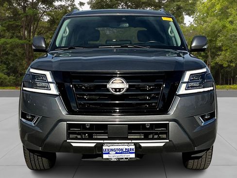 Used 2021 Nissan Armada SL w/ Captain's Chairs Package image 2